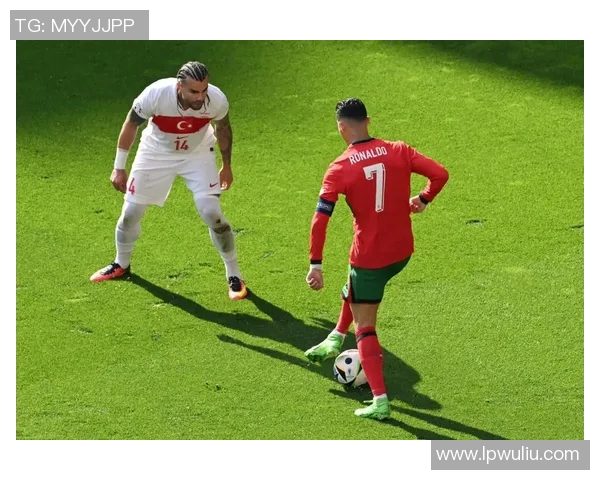 大牌球星背足球展现运动激情与荣耀精神风貌 大牌球星背足球展现运动激情与荣耀精神风貌