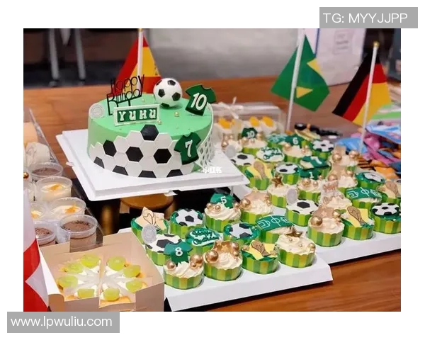 足球主题创意生日蛋糕展示为球迷送上独特甜蜜惊喜