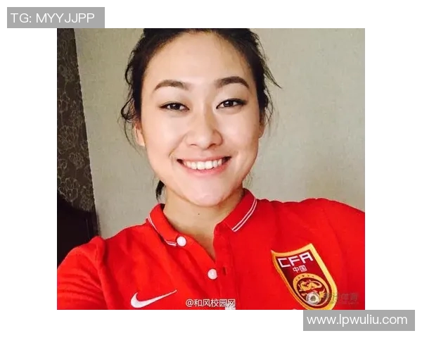 中国女足足球球星风采展示展现坚韧与实力的运动之美