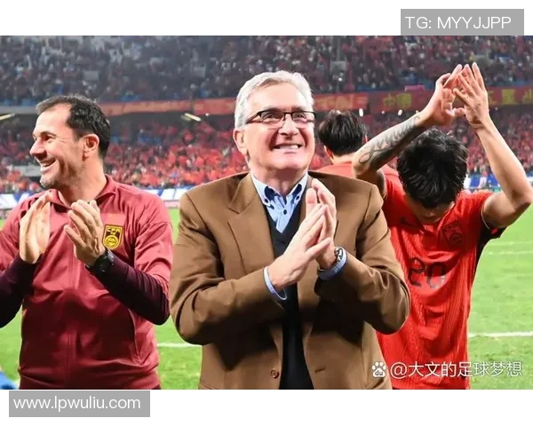 足球巨星一对一过人技艺全解析：顶级球员独秀精彩集锦